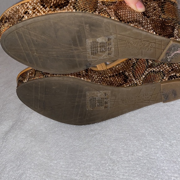 Kenneth Cole Genuine Leather wedges - Picture 13 of 13